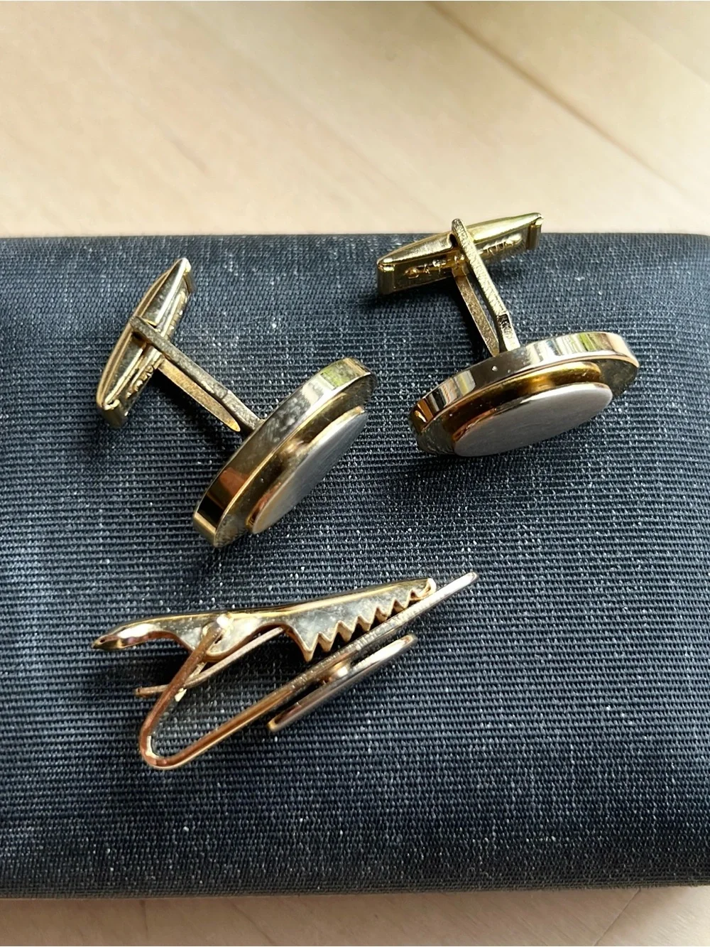 Vintage Menswear Gold & Silver tone Oval cufflinks and a matching tie Bar Set